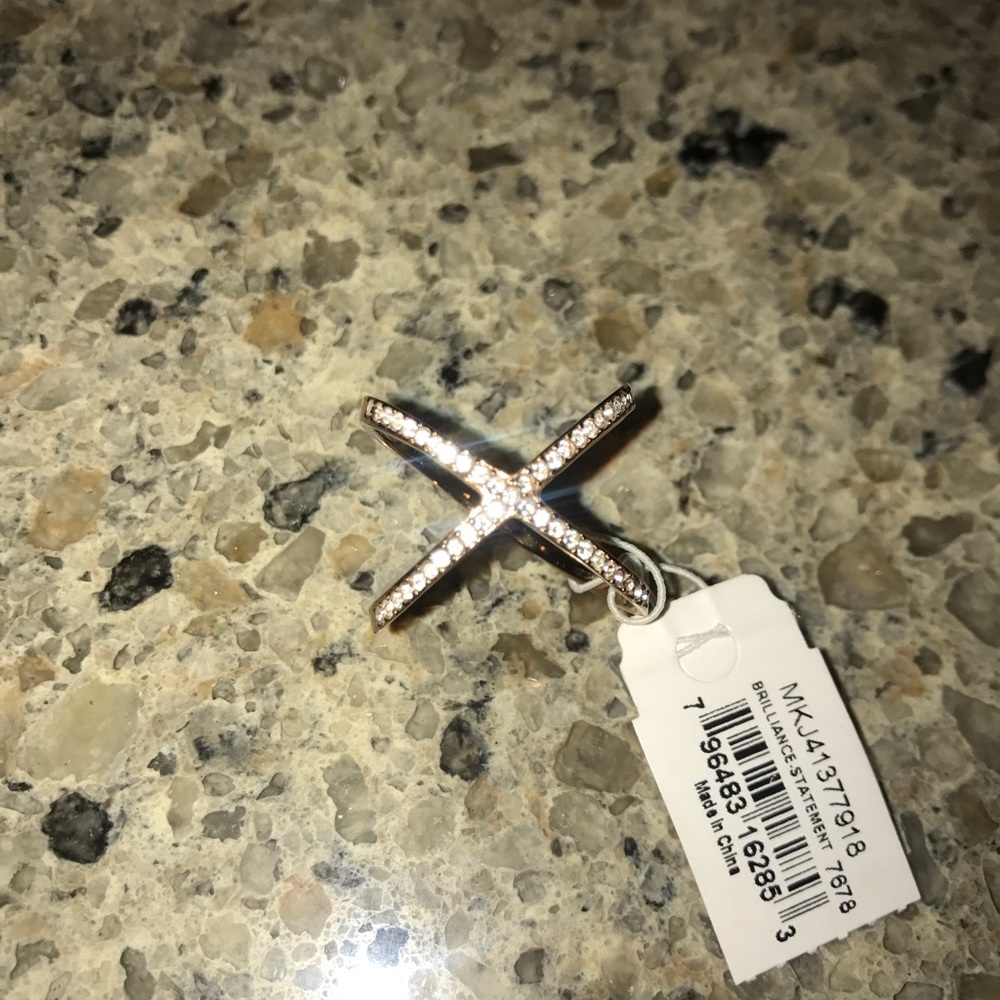 Final markdown‼️Michael Kors rose gold X ring - Picture 4 of 4